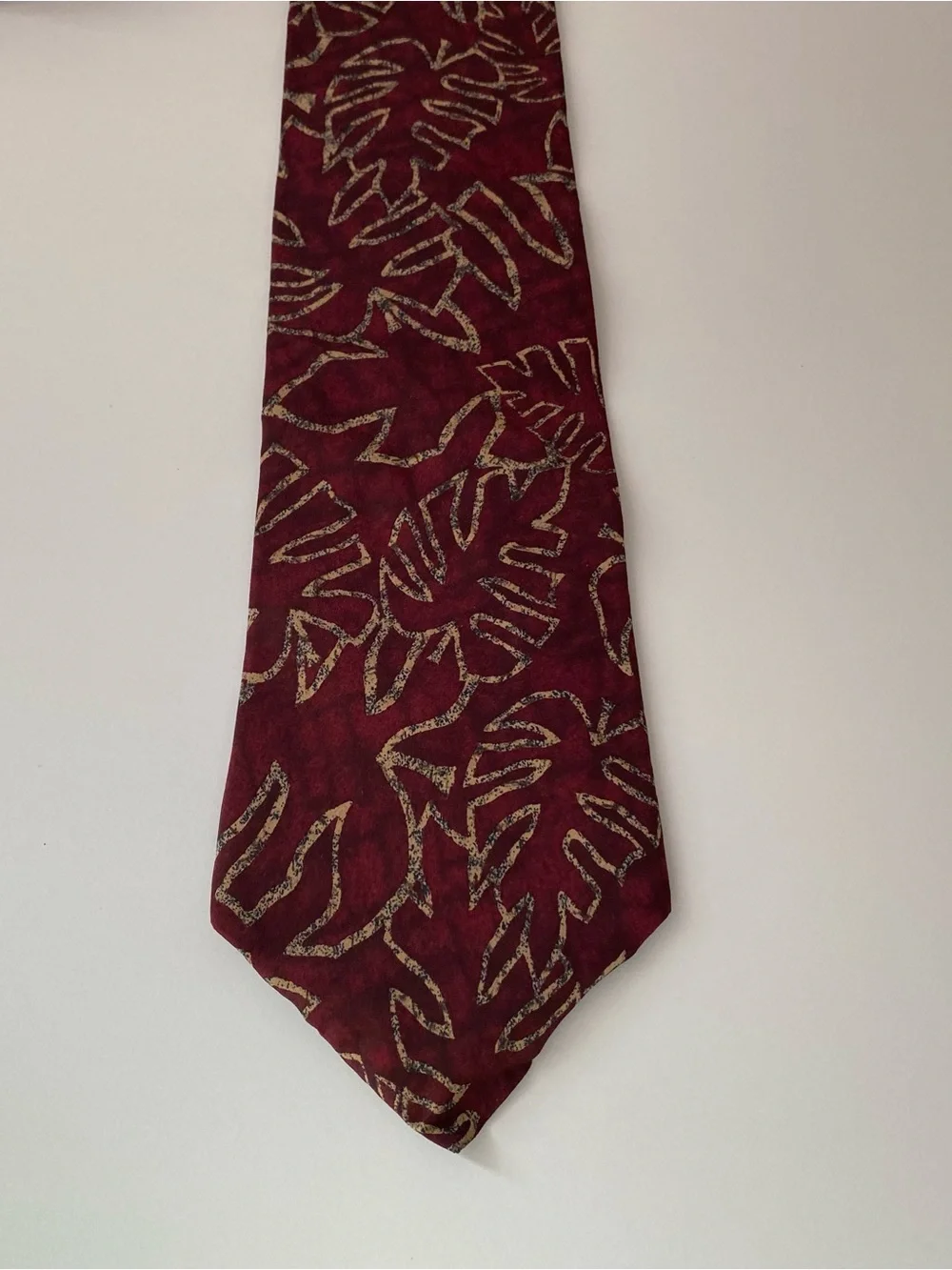 Chaps Ralph Lauren Burgundy Tie with Leaf Pattern 100% silk Made in USA